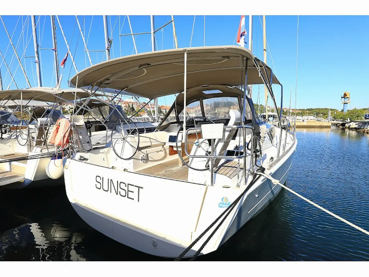 Dufour 382